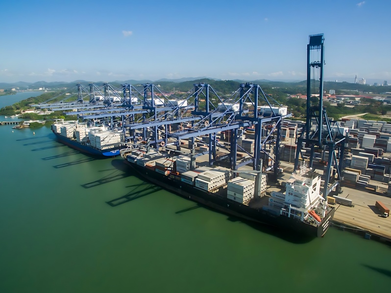 Zehnder painted towel radiator producted Ca José